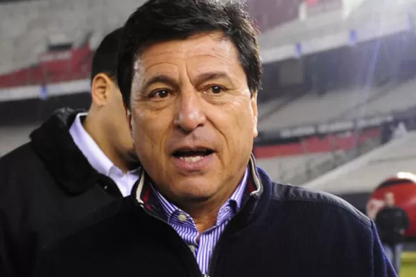 Passarella analiza dirigir el seleccionado peruano