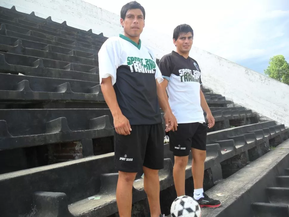 EN FAMILIA. Los hermanos Raúl y José Saavedra son figuras en Concepción FC. FOTO DE jorge diaz