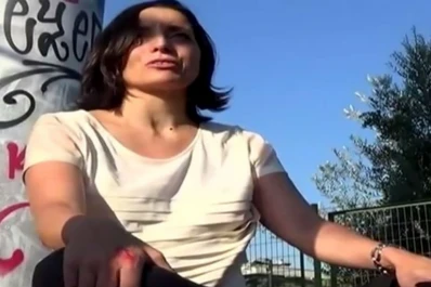 Apuñalan y roban a una argentina frente a las cámaras de TV