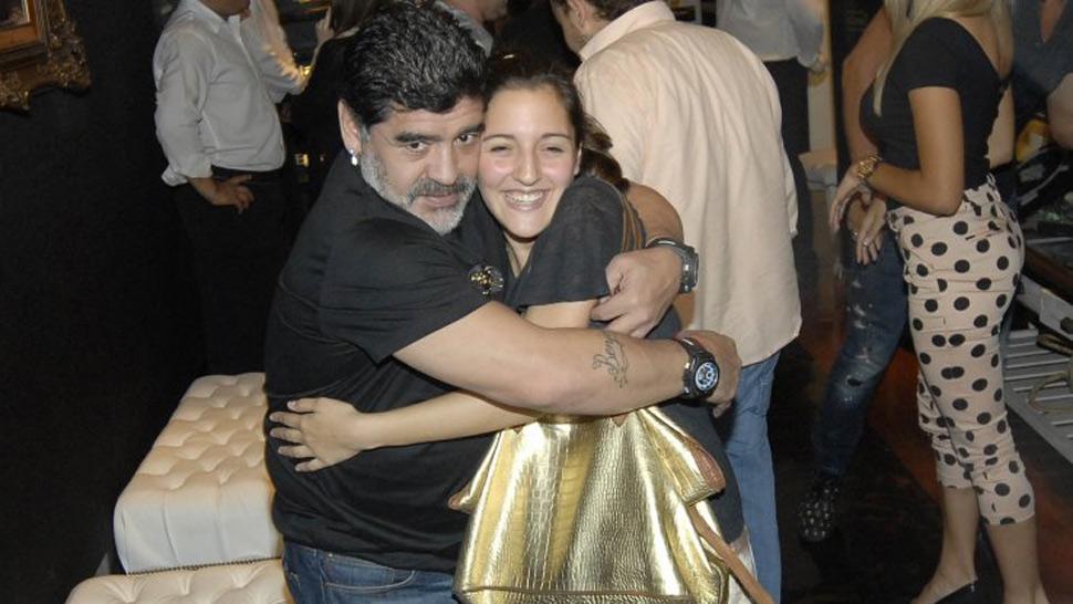 Jana Maradona se va a vivir con Diego a Dubai