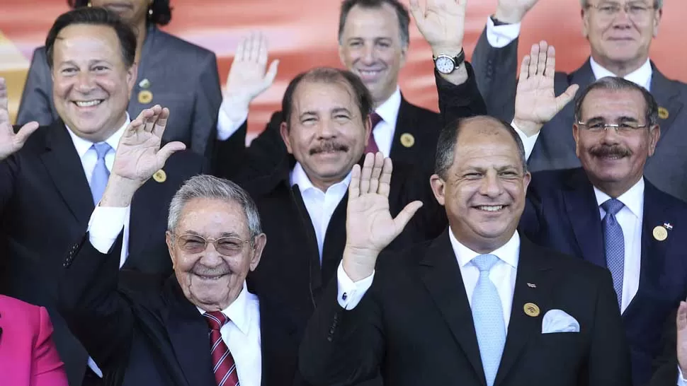 APOYO. Castro recibió ayer el apoyo de sus pares y en abril puede verse cara a cara con Obama en Panamá.