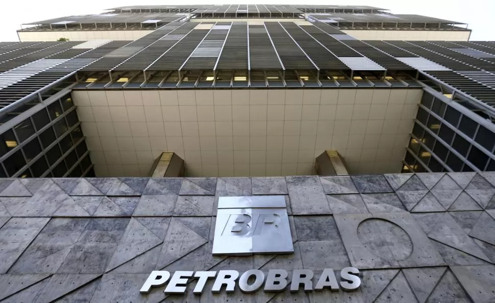 EN EL OJO DE LA TORMENTA. La dirección de Petrobras dice que se esforzará para presentar un nuevo balance. reuters