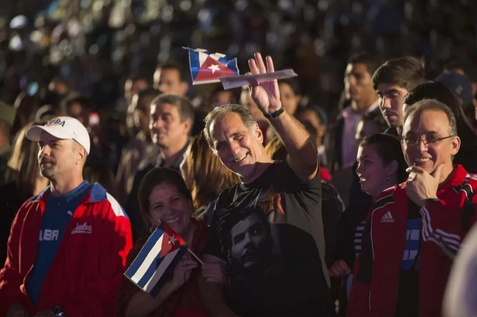 MARCHA. Los cubanos rindieron homenaje a José Martí, su prócer. reuters