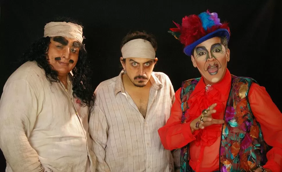 PERSONAJES BRUTALES. Nolasco (Barby Guamán), Sabino (Martín Lombardelli) y el pajarito (Pablo Vera) se disputan un amor en “La lechera”. 