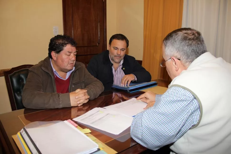 Con EL PE. Orellana (izquierda) se reunió el año pasado con Jaldo (de costado). Las diferencias se profundizan. secretaría de prensa y difusión (archivo)