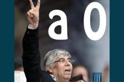 Racing festeja con afiches la victoria ante Independiente