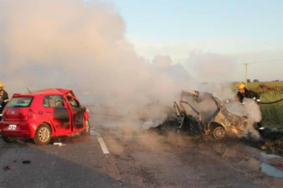 Seis muertos en un choque frontal entre dos automóviles