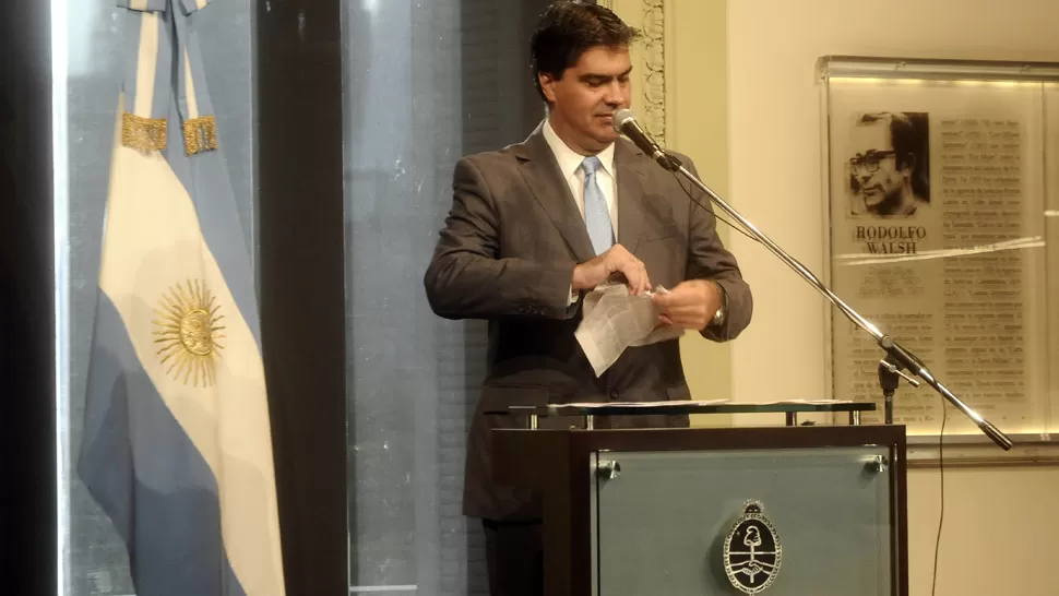 EN CONFERENCIA DE PRENSA. Capitanich cuestionó dos notas publicadas por Clarín. DYN