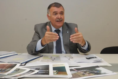 “A las deudas hay que tratarlas para que se camine hacia la autarquía”