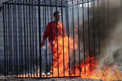 Estado Islámico quemó vivo a un piloto y difundió el video