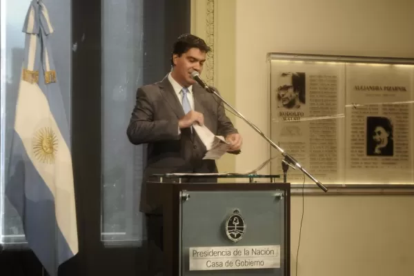 Capitanich rompió un diario y causó revuelo