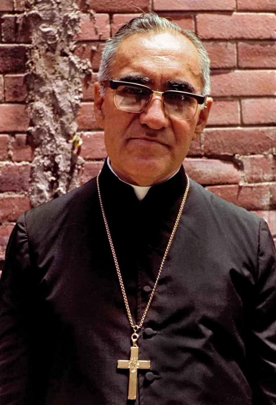 CAMINO A LA SANTIDAD. Retrato del arzobispo salvadoreño Oscar Romero. elheraldo.hn