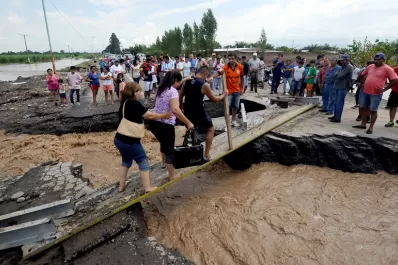 Cortaron la ruta 38 y evacuaron a unas 500 personas en el sur