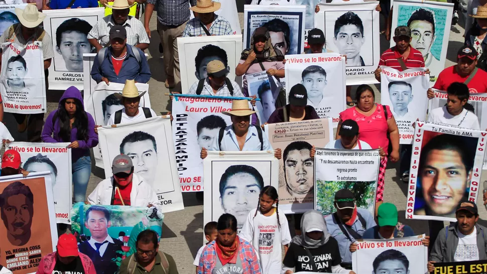RECLAMO CONSTANTE. La búsqueda y las movilizaciones por los 43 estudiantes desaparecidos en México se repiten desde septiembre. REUTERS