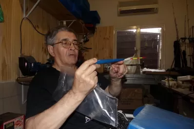 El licenciado en Economía que no se cansa de transmitir el arte de la pesca