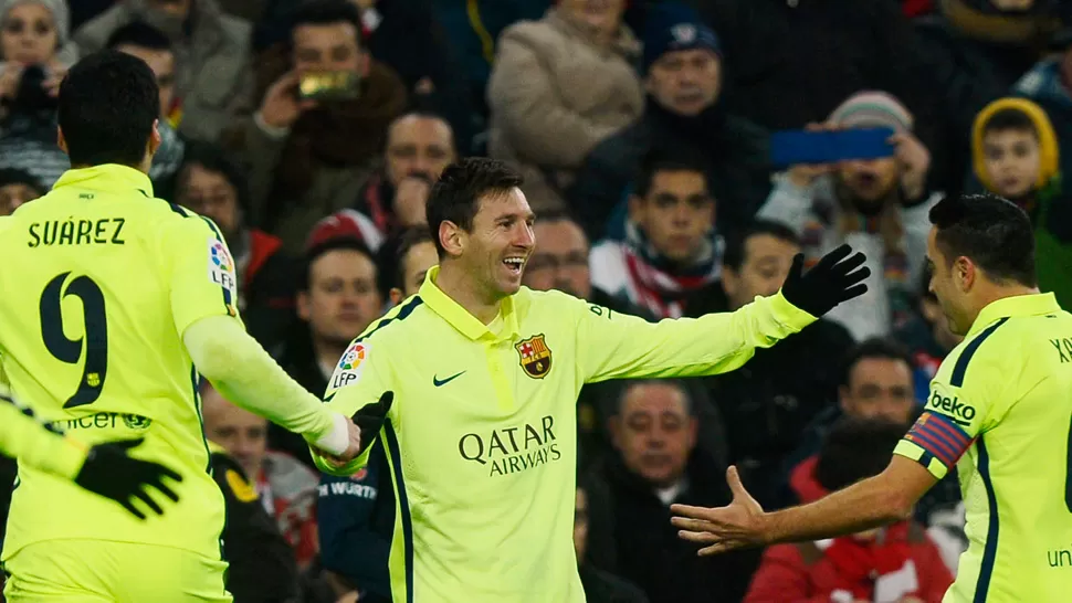 SIEMPRE ESTA. Messi, de tiro libre, abrió el camino de la victoria Culé. REUTERS
