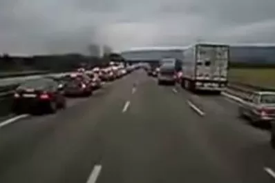 Cómo reaccionan los conductores alemanes ante la sirena de una ambulancia