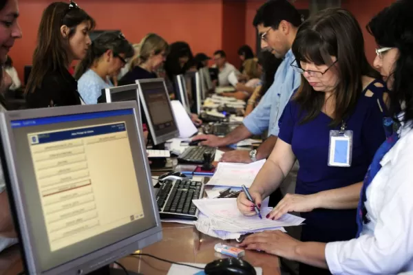 El empleo público amortiguó  la crisis en la plaza de trabajo