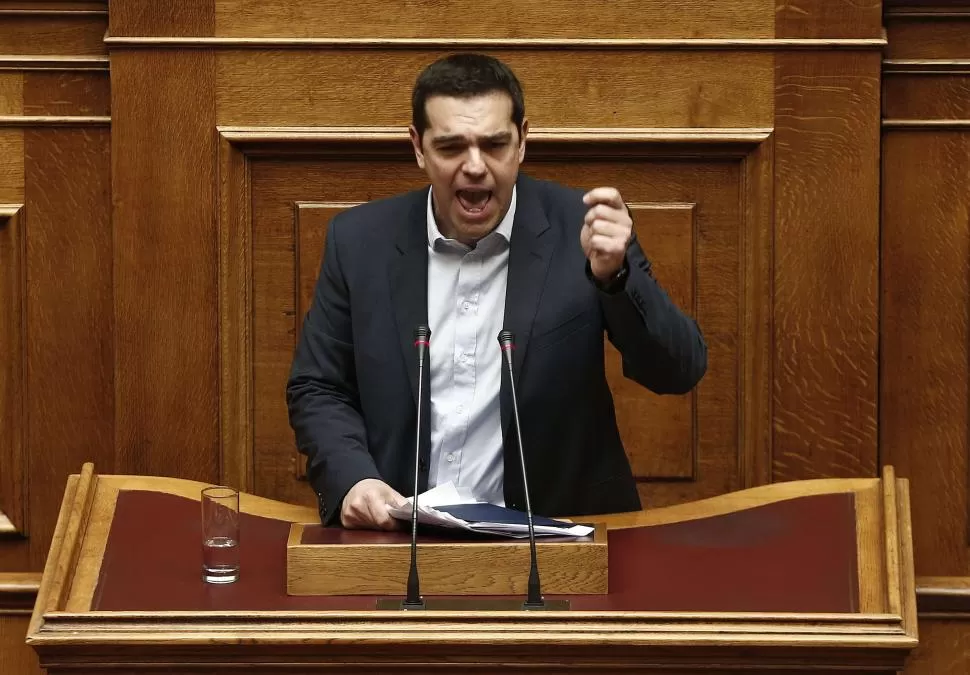 EN PÚBLICO. Alexis Tsipras dio un discurso ayer ante la mirada de Europa. reuters
