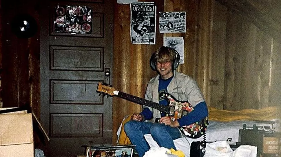 VIDA AL LÍMITE. La imagen muestra a un Kurt Cobain joven y sonriente cuando la fama aún estaba lejos. foto / Kim Cobain 