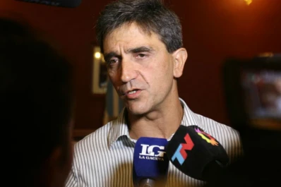 Yedlin anunció que se endurecerán los controles en los ingresos de los hospitales