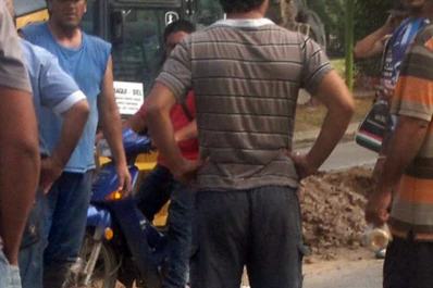 No advirtió que trabajaban en la avenida, cayó con su moto en un pozo y murió