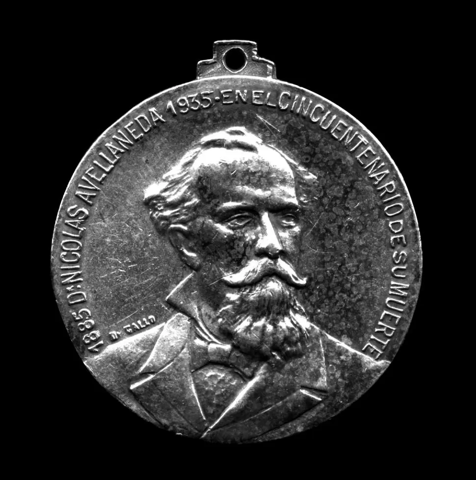 NICOLÁS AVELLANEDA. Una medalla acuñada a medio siglo de su muerte, registra el rostro de los últimos años la gaceta / archivo