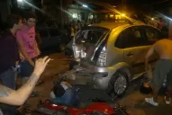 Una camioneta se llevó por delante a los clientes de un bar