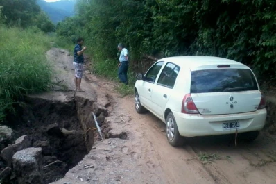 Un camino de Burruyacu desaparece de a poco