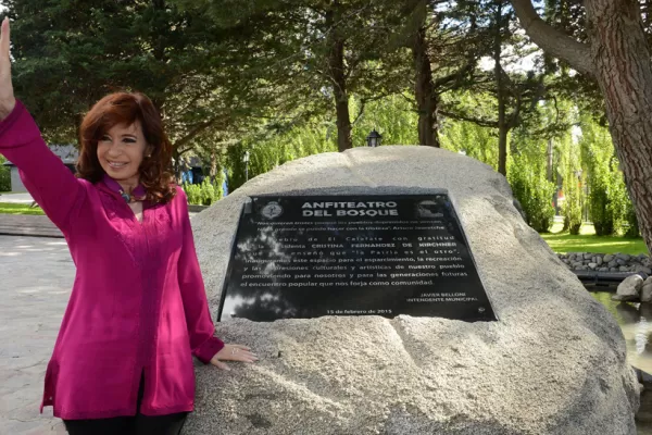 Cristina apareció, habló de “alegría”, pero evitó mencionar la imputación en su contra