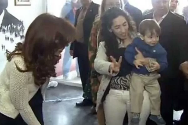 Cristina Kirchner presentó en sociedad a su nieto