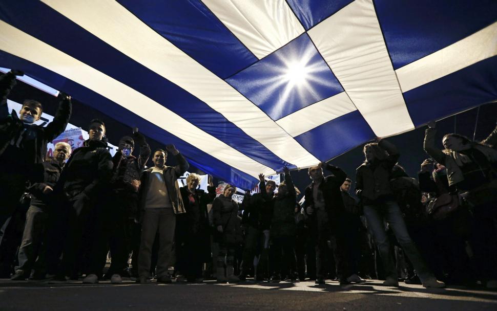 EN BLOQUE. Los griegos rechazan plan de austeridad como sugiere la UE. reuters