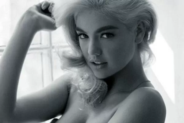 Kate Upton se animó a un topless al estilo Marilyn Monroe