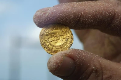 Apareció un tesoro de 2.000 monedas de oro