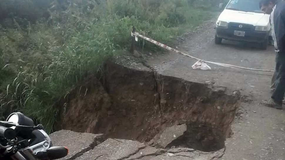 Las lluvias dañaron la ruta a Los Puestitos, en Burruyacu
