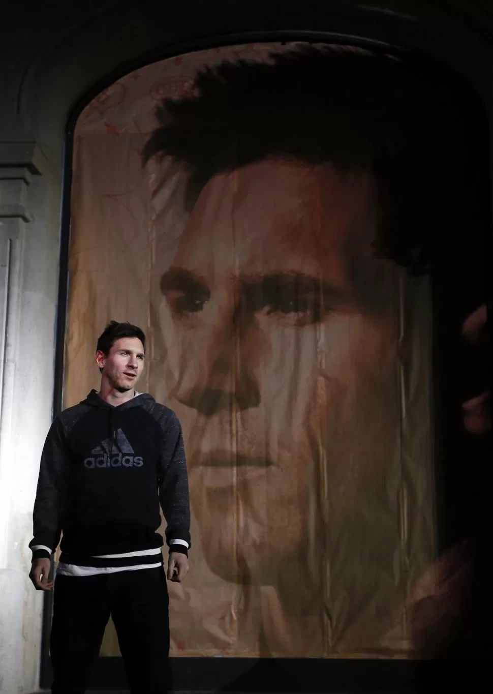 GRAN ATRACCIÓN. Messi inauguró ayer una nueva tienda de Adidas en Barcelona. reuters