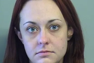 Una mujer intentó castrar a mordidas a su marido mientras dormía