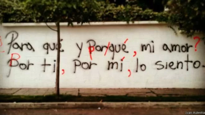 EN LOS MUROS. Graffiteros corrigen los errores escritos por sus pares. bbc.co.uk/