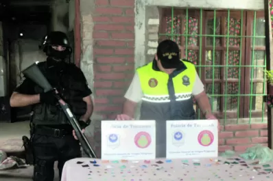 Secuestran 150 “ravioles” de cocaína y buscan a una prófuga