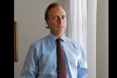 Comparan la tarea de Abadi con lo que hacía Prat Gay