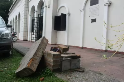 Roban luces de la Casa de la Cultura