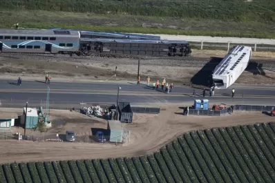 Alarma en Los Ángeles por un choque en las vías