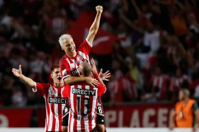 Estudiantes arrancó a puro gol de la mano de Carrillo