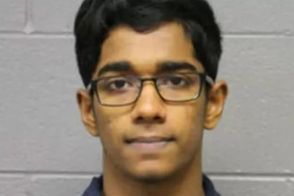 Inspirado en '50 sombras de Grey', joven abusa de una compañera de universidad