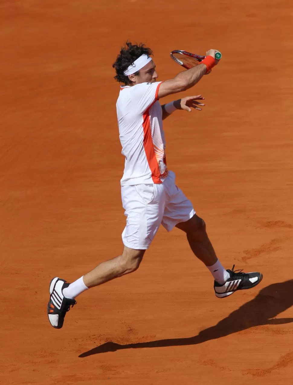 AFUERA. Juan Mónaco, que juega el ATP de Buenos Aires, esta vez no se “copa”. foto de ATP Buenos Aires