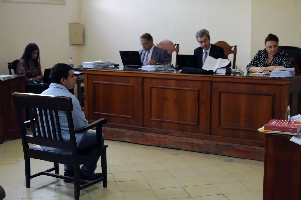 ACUSADO. Daniel Naranjo declara ante el tribunal en la primera audiencia. la gaceta / foto de Inés Quinteros Orio