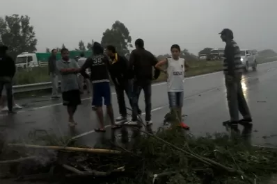 Cortaron la Autopista que lleva a Famaillá