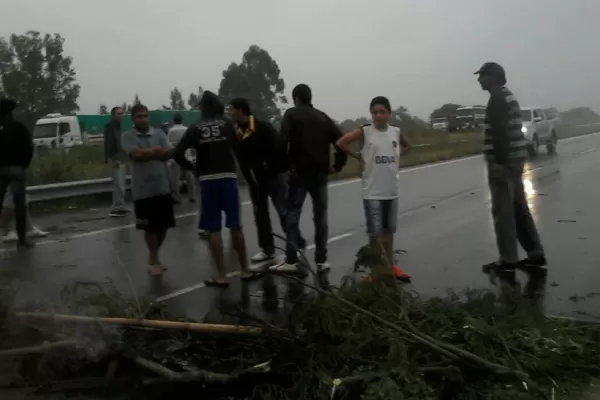 Cortaron la Autopista que lleva a Famaillá