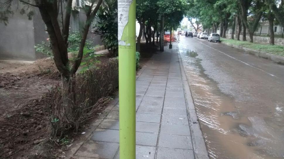 Basural en la vereda de la comisaría de Yerba Buena LA GACETA Tucumán