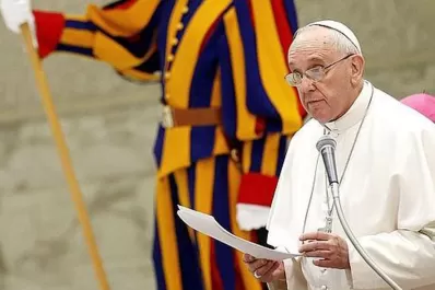 El papa Francisco Instó hoy a que los hombres manden al capital y no el capital a los hombres